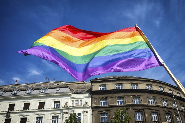 Były dziennikarz poznańskich mediów obraża w internecie 38 Liceum Ogólnokształcące w Poznaniu za wysoką pozycję w rankingu szkół przyjaznych LGBTQ+