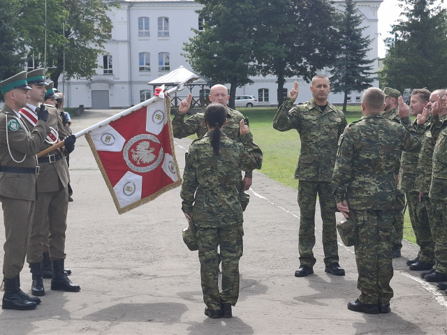 Uroczystość ślubowania w Podlaskim Oddziale Straży Granicznej. Złożyło je 24 nowych funkcjonariuszy. W ramach służby kontraktowej