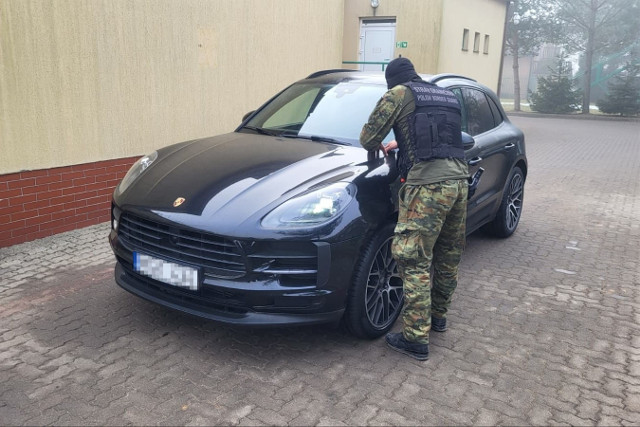 Takie Porsche odzyskała Straż Graniczna. Skradzione w Niemczech auto zmierzało w kierunku Litwy