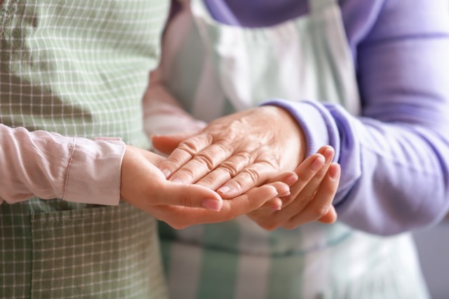 Praca opiekuna osoby starszej zazwyczaj jest profesją pełnioną w prywatnych domach, bezpośrednio u seniorów lub w domach ich najbliższej rodziny.