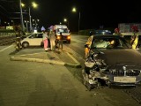 Cztery osoby trafiły do szpitala po zderzeniu samochodów w Grudziądzu. Zobacz zdjęcia