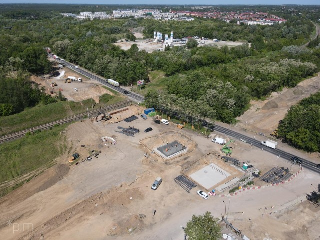 Nad przejazdem kolejowym Poznań - Piła budowane są wiadukty - prace rozpoczęły się kilka dni temu, zakończą w czwartym kwartale przyszłego roku