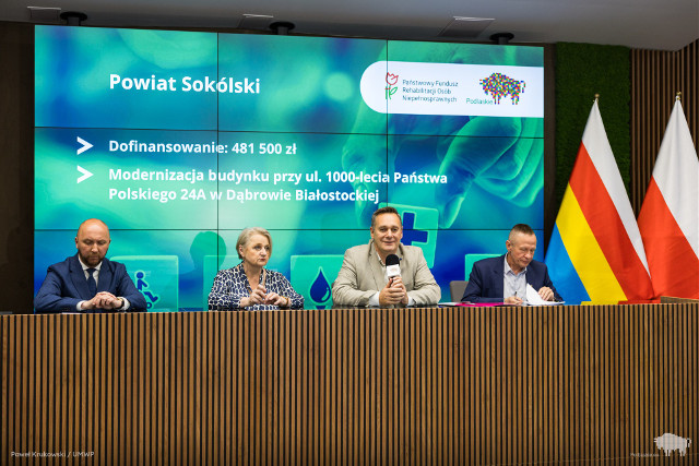 Marszałkowie podpisali umowy z włodarzami gmin i powiatów. 3,3 mln zł na inwestycje w budynkach służących rehabilitacji niepełnosprawnych