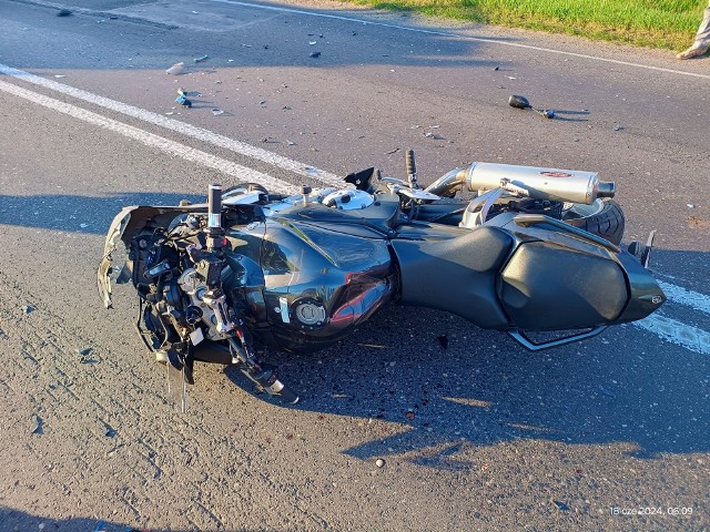 Na DK32 doszło do zderzenia motocyklisty z samochodem ciężarowym