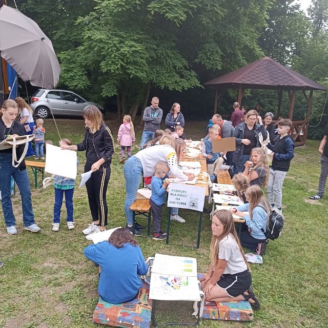 Tak było w sobotę (15.06.2024) na Eko - Festiwalu Smaków w parku w Kęsowie - każdy mógł skosztować i kupić lokalne produkty