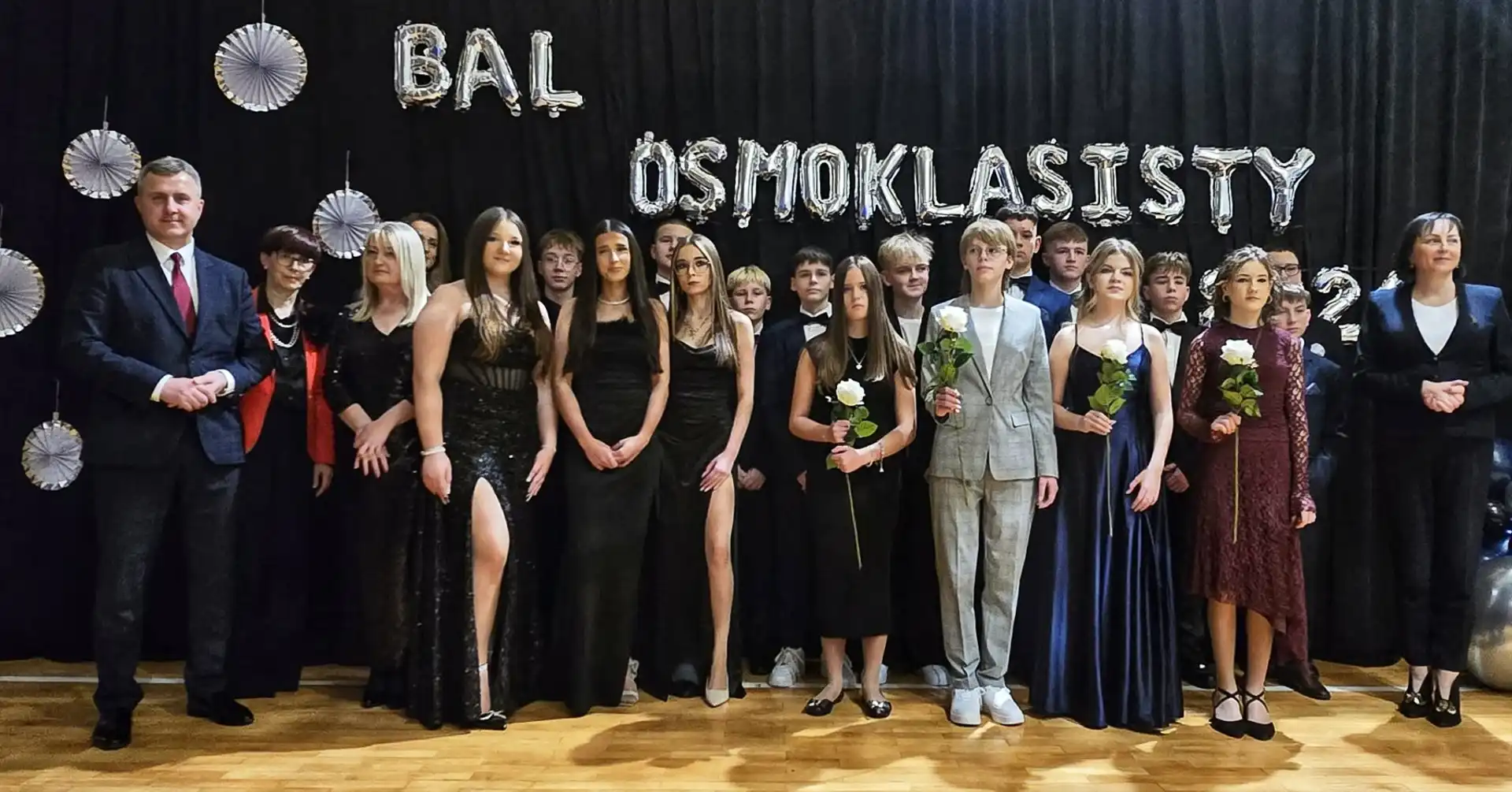 bal-smoklasisty-w-szkole-podstawowej-w-sukowie-wybrano-kr-low-i
