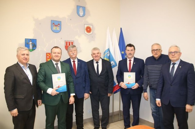 W Starostwie Powiatowym w Żninie zostało zawarte wstępne porozumienie w sprawie utworzenia wspólnego dla powiatu mogileńskiego oraz powiatu żnińskiego Centrum Zdrowia 75+.