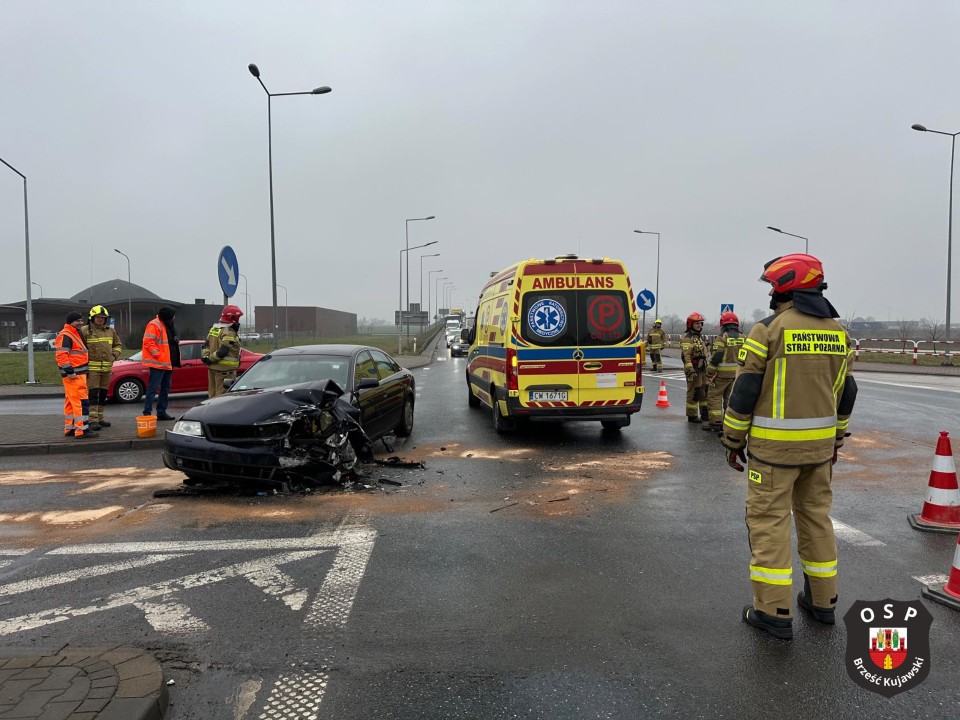Wypadek na zjeździe z autostrady A1 w powiecie włocławskim. Zdjęcia