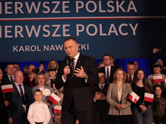 Prezydent Karol Nawrocki odwiedził województwo podlaskie. W Hajnówce spotkał się mieszkańcami. Zobacz, kto przyszedł do domu kultury