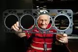"Więcej niż pasja". 98-letni pan Wacław prowadzi warsztat nieprzerwanie od zakończenia II wojny światowej. Od ponad 50 lat w Poznaniu!