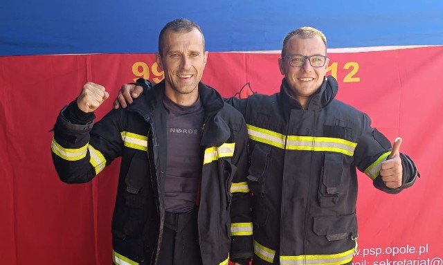 Na zawodach dla najtwardszych strażaków grudziądzcy strażacy: Robert Pylak (z lewej) zajął miejsce trzecie, a Piotr Mielnik 11. 