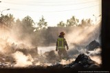 Pożar składowiska odpadów w okolicy Łasku. Doszło do eksplozji! Są osoby poszkodowane. Apelowano do mieszkańców o pozostanie w domach