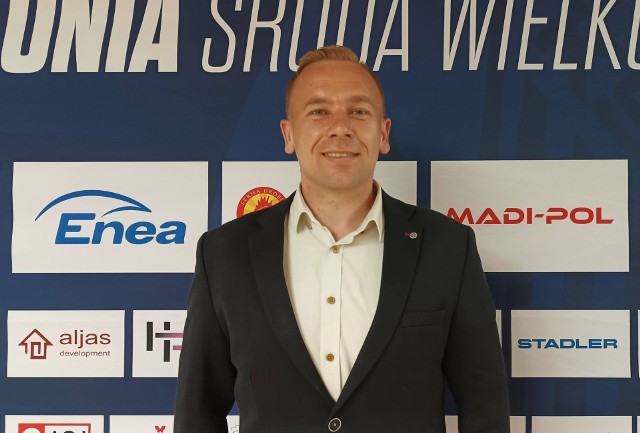 Mikołaj Raczyński ma 32 lata i zastąpił na stanowisku trenera Polonii Środa Wielkopolska Pawła Kutynię