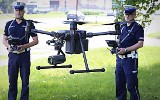 Dziesięć wykroczeń w dwie godziny. Policyjny dron latał nad przejazdem kolejowym