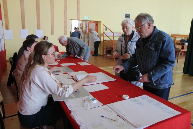 Głosowanie w lokalu komisji obwodowej nr 9 przy ul. Krótkiej w Chełmnie. Zobacz więcej zdjęć>>>>