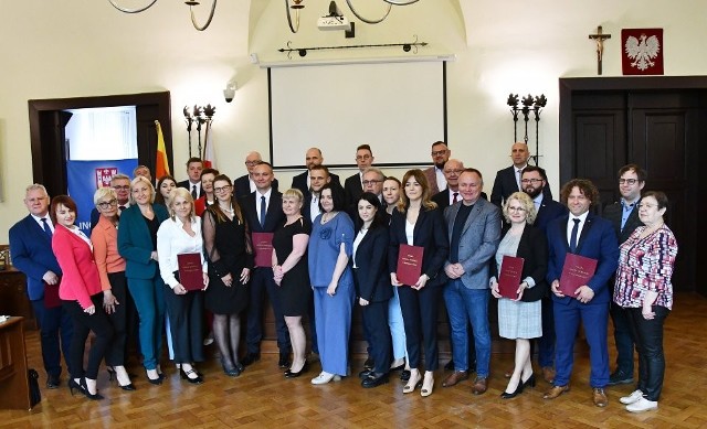 Podczas pierwszej sesji Rady Miejskiej Inowrocławia kadencji 2024-2029 nowy prezydent oraz radni złożyli ślubowanie i objęli mandaty.