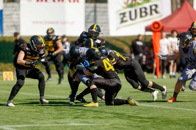 Futbol amerykański. Lowlanders kontra niepokonany lider z Warszawy