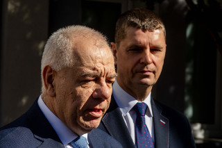 Politycy PiS krytykują rezolucję Parlamentu Europejskiego ws. wspólnej polityki obronnej