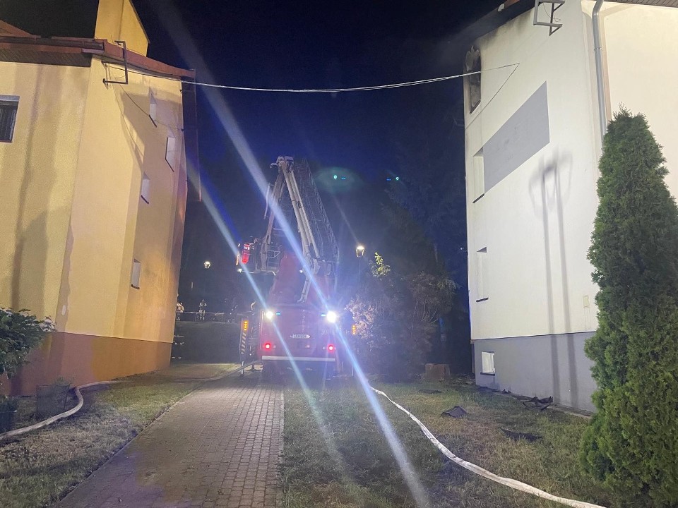 Pożar, który wybuchł na poddaszu budynku na Działkowej w...