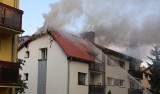 Duży pożar bloku mieszkalnego w Radziejowie. W akcji 14 zastępów straży pożarnej!