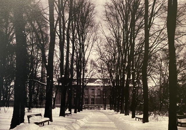 Zdjęcie Pałacu Biedermannów w Łodzi ze zbiorów Wojewódzkiej Biblioteki Publicznej im. Marszałka Józefa Piłsudskiego w Łodzi.