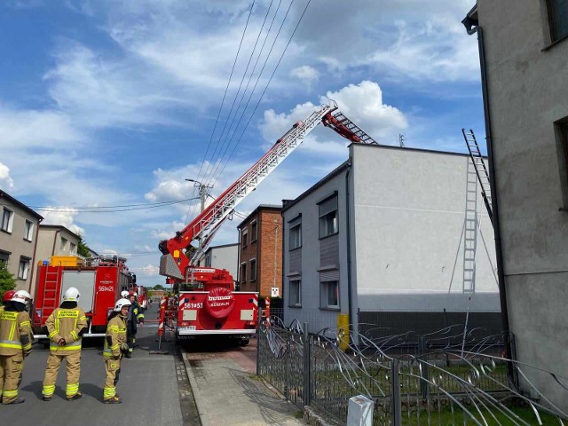 Strażacy interweniowali w Gołuchowie, gdzie zapaliła się instalacja fotowoltaiczna i dach jednego z budynków przy ulicy Kopernika