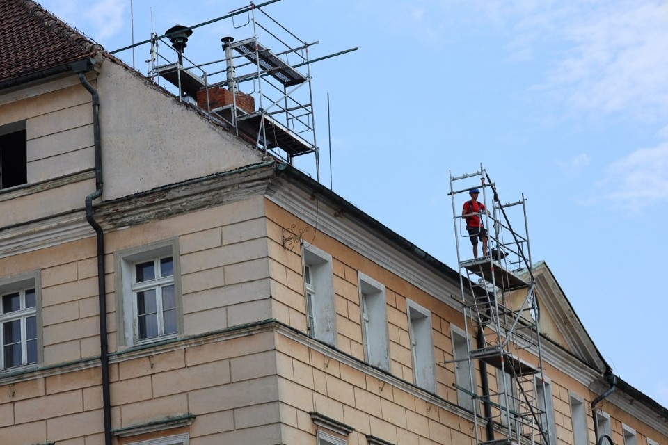 Z końcem maja rozpoczął się remont ratusza w Pleszewie,...