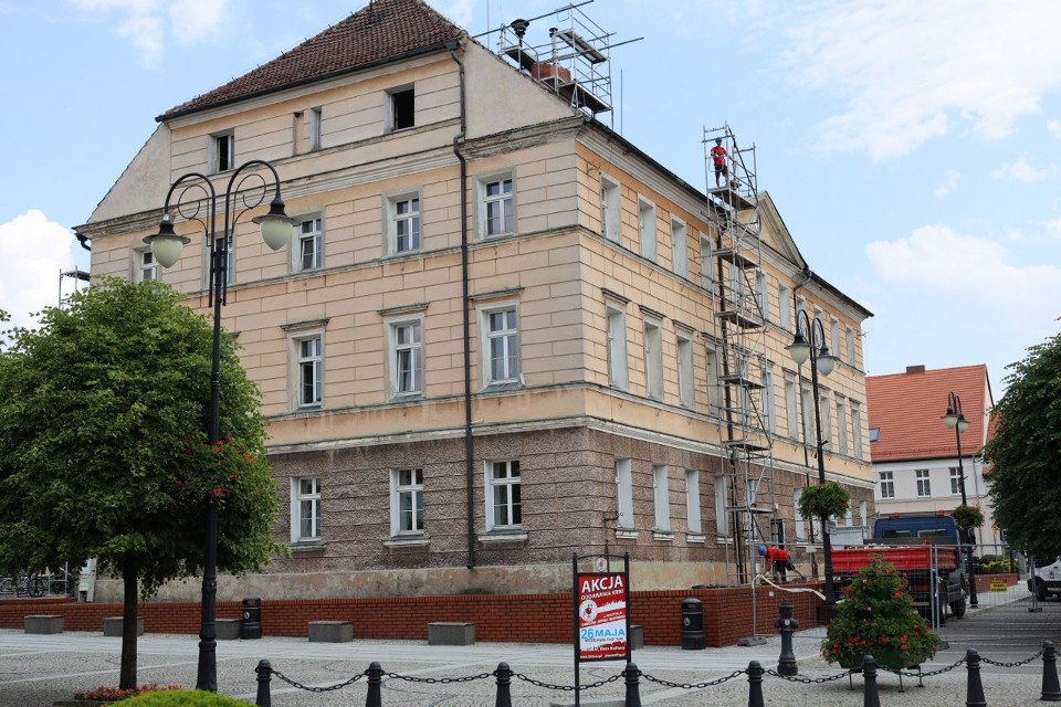 Z końcem maja rozpoczął się remont ratusza w Pleszewie,...