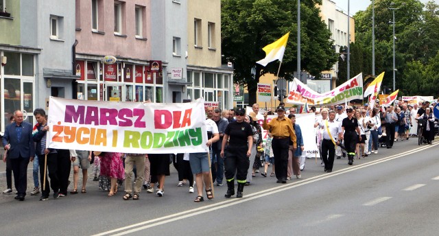 Z bazyliki kolegiackiej w Grudziądzu wyruszył "Marsz dla życia i rodziny". Zobaczcie zdjęcia z marszu i festynu >>>> 