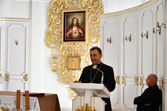 18 czerwca biskup Piotr Sawczuk wręczył księżom nominacje