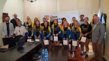 W siedzibie Starostwa Powiatowego przekazano gratulacje dla siatkarek drużyny UKS Szamotulanin