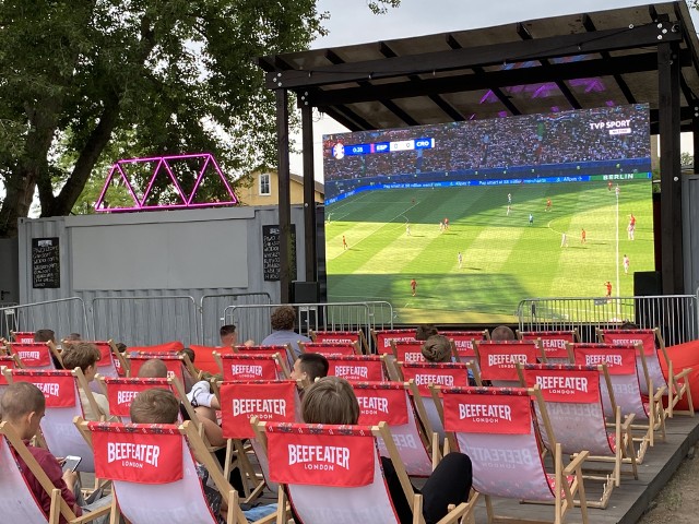 Pod chmurką spotkania piłkarskich mistrzostw Europy można oglądać w Toruniu w Labie - Przystani Towarzyskiej (Popiełuszki 3b).
