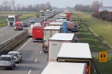 Wypadek na S5 w Konarzewie pod Poznaniem. Zablokowany jeden pas ruchu po zderzeniu dwóch ciężarówek
