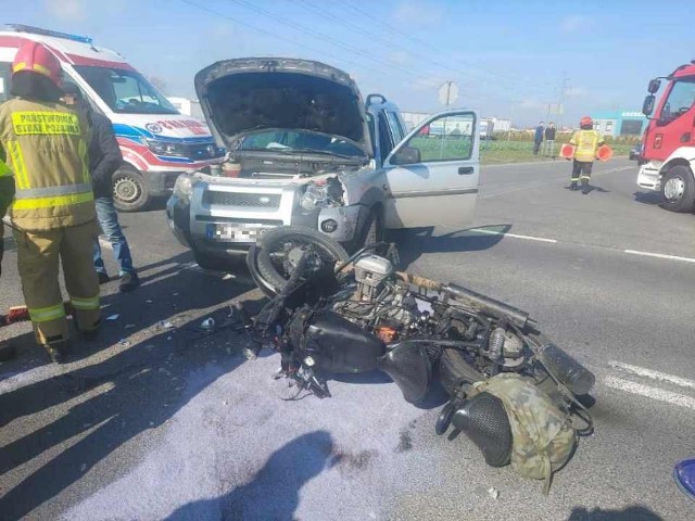 Na obwodnicy Wąbrzeźna we wtorek 26 marca doszło do zderzenia samochodu land rover i motocykla
