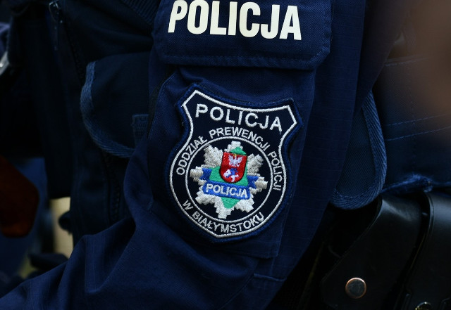 Mężczyzna zostawił jedzenie na kuchence. Policjanci ewakuowali mieszkańców bloku w Białymstoku