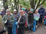 Wielkie wspólne sprzątanie lasu w gminie Unisław z okazji Dnia Ziemi. Zdjęcia