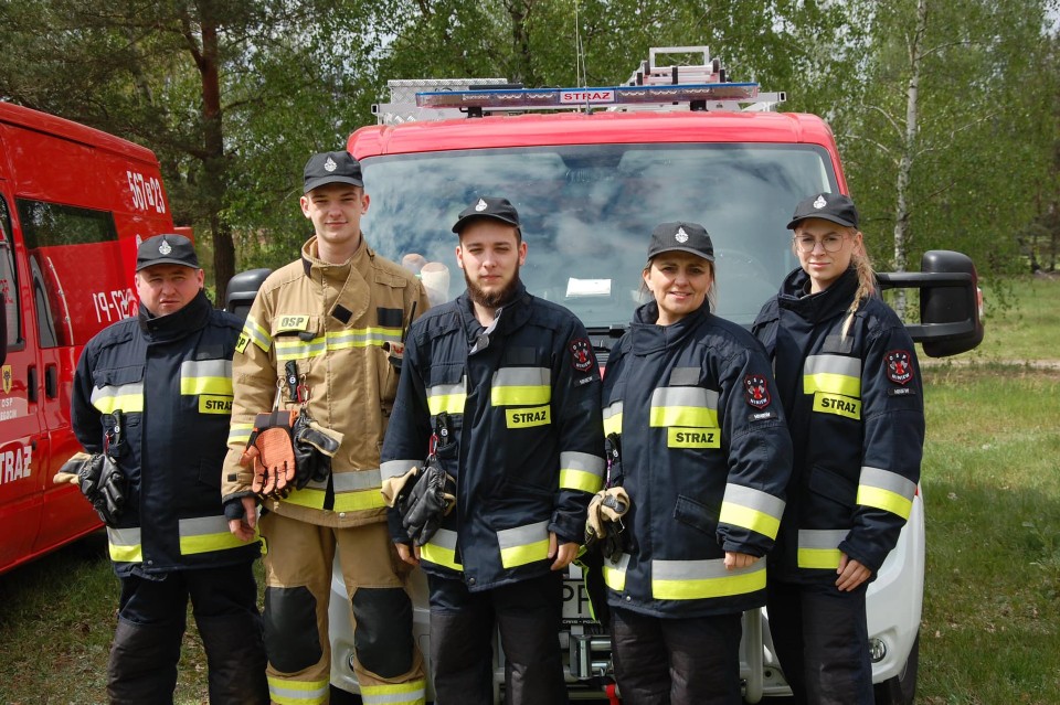 16 zastępów straży pożarnej walczyło z pożarem lasu na...