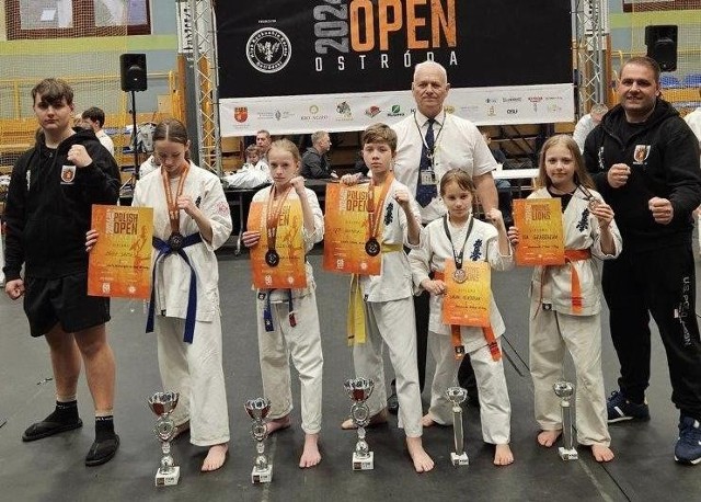 Reprezentacja grudziądzkiej szkoły Kyokushin na turnieju w Ostródzie