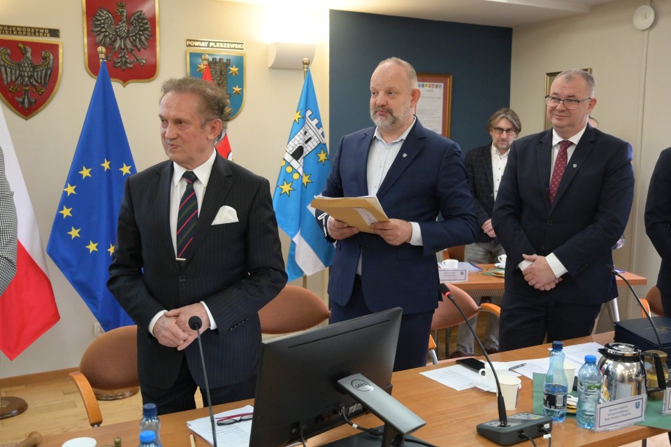 Radni Rady Powiatu Pleszewskiego VI kadencji obradowali po...