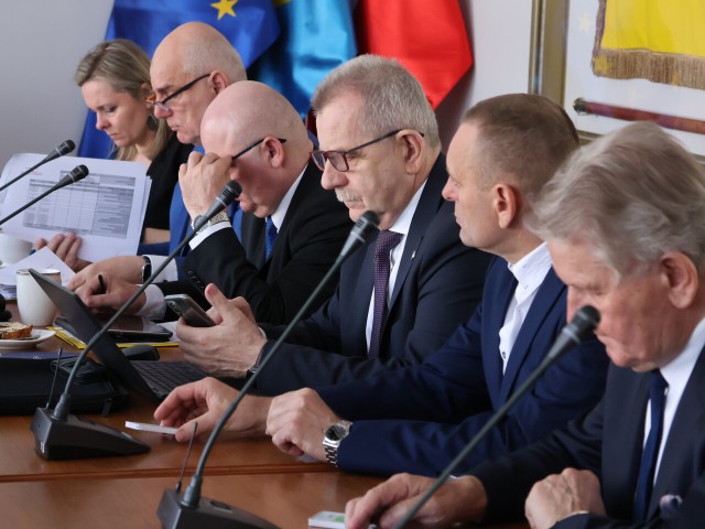 W środę, 24 kwietnia w sali konferencyjnej Starostwa Powiatowego w Radziejowie odbyła się ostatnia w VI kadencji 45. Sesja Rady Powiatu