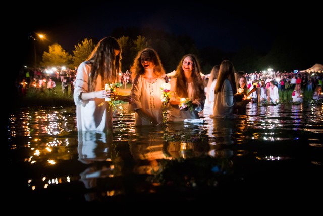 Czy wiesz, że najkrótsza noc w roku, Noc Kupały, to nie tylko święto przesilenia, ale również magiczny czas pełen obrzędów i tradycji? Daj się porwać tajemniczemu urokowi tego wyjątkowego dnia, który w tym roku przypada 20 czerwca.