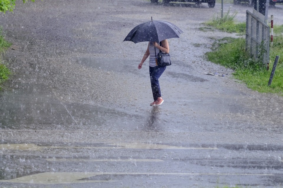 Deszcz szybko zalał ulice w Poznaniu