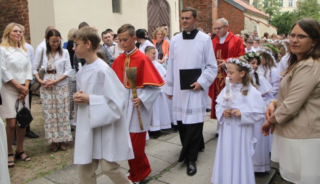 I Komunia Św. w chełmińskiej farze to święto uczniów ze SP2 w Chełmnie i ze SP w Brzozowie