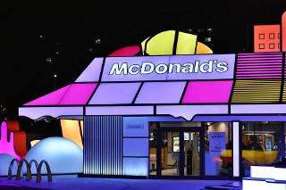 Na Bardzkiej we Wrocławiu jak w Las Vegas. Ten McDonald's jest hitem internetu