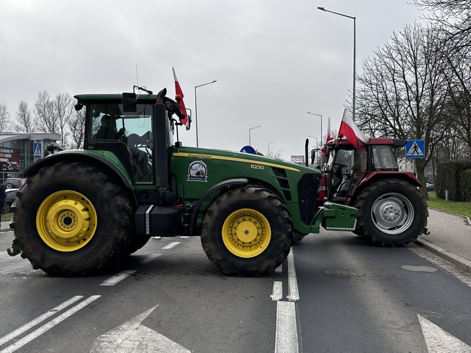 Trwa drugi dzień protestu rolników, podczas którego blokują...