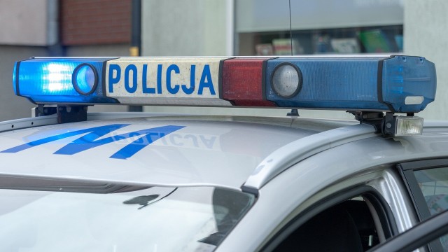 Policjanci zatrzymali 21-latka, który ukradł ekspres do kawy i perfumy warte 2400 zł