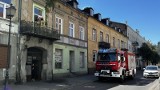 Pożar na balkonie w budynku przy ulicy Żabiej we Włocławku. Zdjęcia, wideo 