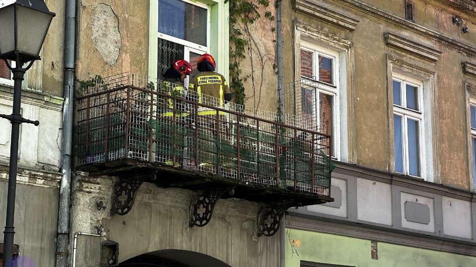 Pożar na balkonie w kamienicy na Żabiej we Włocławku...