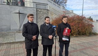 Przejdą z pochodniami, ze śpiewem na ustach. Zachęcają patriotów, by się przyłączyli