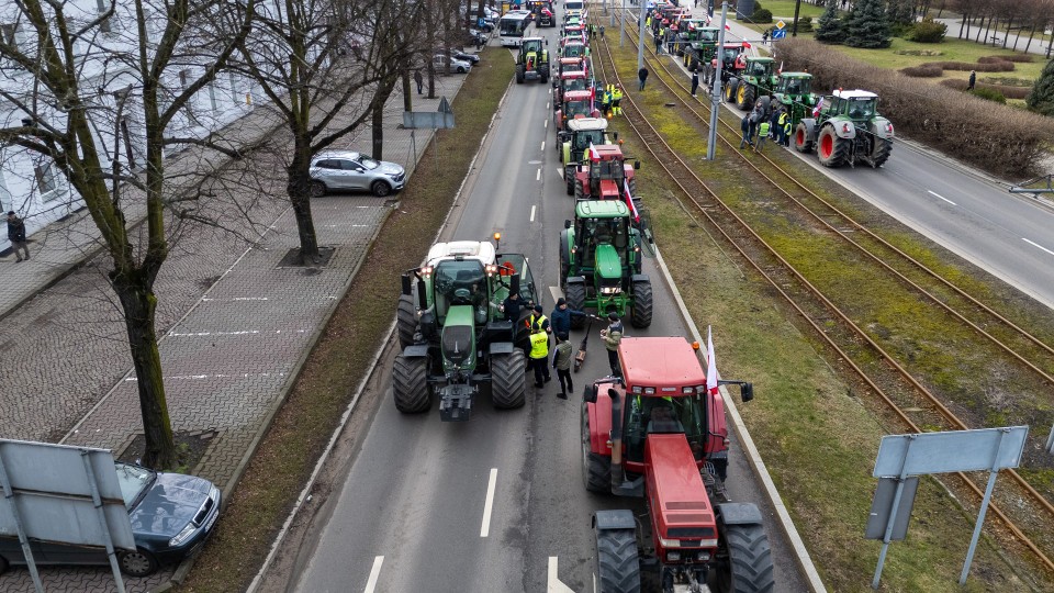 Rolnicy protestują w Grudziądzu w kilku miejscach. Blokują...